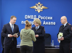 Жителям Херсонской и Запорожской областей в Анапе начали выдавать российские паспорта