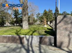 В Анапе до сих пор не обновили парапет «Город воинской славы»