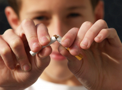В Анапе родителей курящих детей будут наказывать рублём