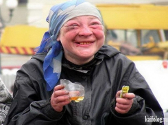 В Анапе из кафетерия на улице Ивана Голубца бомжи украли 20 стаканов