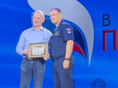 Анапского волонтера наградили грамотой Министерства Обороны