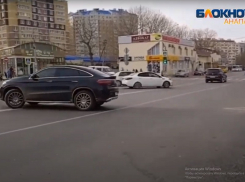 Полиция Анапы нашла водителя Mercedes, развернувшегося через сплошную