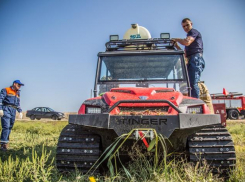 В Анапе спасатели и пожарные провели испытания нового болотохода