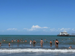 “Шелковое” и нереально чистое море: туристы в восторге от бархатного сезона в Анапе 