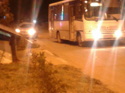 Прямо сейчас! В Витязево под Анапой автобус с пассажирами попал в аварию