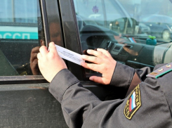 В Анапе судебные приставы выявляют должников и забирают у них машины