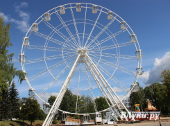 Анапская компания монтирует «Чертово колесо» в Великих Луках