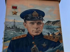 В Анапе появился мурал в память о Герое Советского Союза Дмитрии Калинине. Открытие — 26 июля