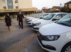 Городская больница Анапы получила 5 новых автомобилей
