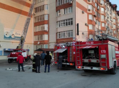 В Анапе горел многоэтажный дом, а в хуторе Иванов украли сельхозтехнику