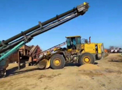 На анапском пляже настроили ещё одну установку для просеивания 