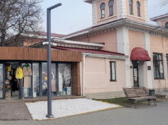 Санаторий «Маяк» так и не хочет сносить пристройки к историческому зданию Анапы – подан иск в суд