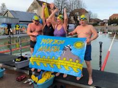 «Солнечные моржи Анапы» выиграли 23 медали на IV этапе кубка России по зимнему плаванию