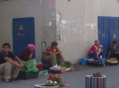 С привкусом грязи и пыли: стихийная торговля в Анапе продолжается