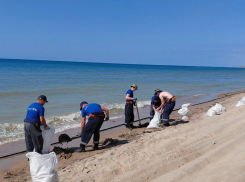 Зафиксированы новые выбросы мазута в Анапе 