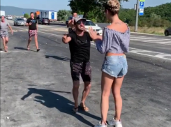 Ольгу Бузову под Анапой неожиданно заключили в объятья горячие кавказские парни