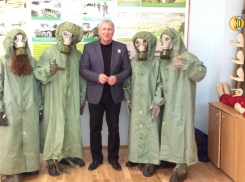 Школьники станицы Анапской облачились в противогазы в честь юбилея гражданской обороны