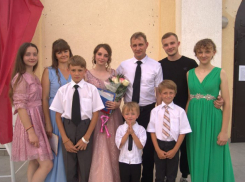 Многодетную семью из Анапы наградили орденом «Родительская слава»