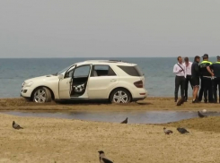 В Анапе продолжают ловить «автозевак» на пляжах курорта – полиция выписывает штрафы 