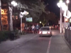 Анапчанина оштрафовали за езду на машине по набережной курорта