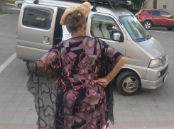 Два дня женщина живёт на улице: ещё одна «потеряшка» в Анапе