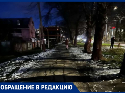 «Глаз выколоть можно»: возле школы №4 в Анапе нет уличного освещения