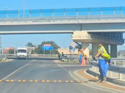 Опасный участок дороги в районе Пятихаток обезопасили лежачими полицейскими