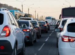 Не выбиваемые пробки: загрузка дорог возле Анапы выросла почти на 40%