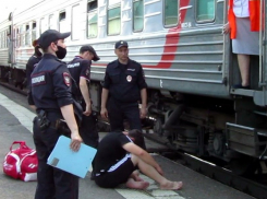 Остались без курортов: дебоширов высадили из поездов в Анапу и Адлер