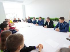 Прокурор Кубани Сергей Табельский встретился в Анапе с юными спортсменами из Белгорода 