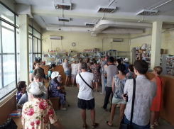 В анапском почтовом отделении люди задыхаются от жары