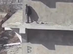 В Анапе дети устроили смертельно опасные прогулки по стройке