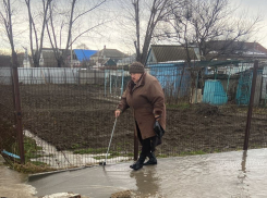 Караул! Под Анапой топит дома, плывут септики: улицы Цибанобалки ушли под воду