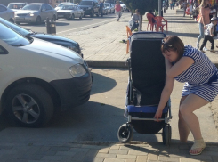 Автохам в Анапе перекрыл пандус  для инвалидов