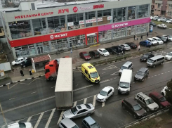 Жесткое ДТП в Анапе: водитель мопеда угодил под фуру