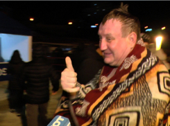 В полночь анапчане приняли боевое крещение в море на Высоком берегу