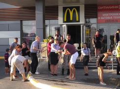 В Анапе среди бела дня в кафе распылили слезоточивый газ