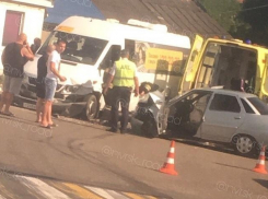 Переломанные руки и ноги: в соседнем с Анапой городе ДТП с маршруткой