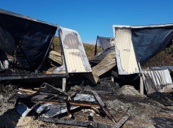 Вблизи Варваровки под Анапой полностью сгорел дом: молодой семье требуется помощь