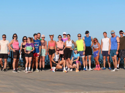 Анапские любители бега приглашают всех на субботние пробежки на набережной 