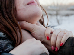 В Анапе пьяный мужчина душил жену, угрожая убить её