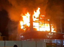 Ночью в Анапе сгорел мебельный центр – пострадавших нет