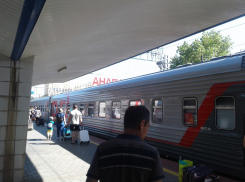 На ж/д вокзале Анапы будут бороться с засильем таксистов