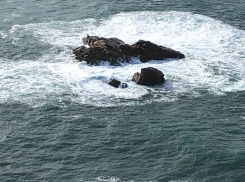 Сразу двух наших земляков смыло волной в море с пирса в Ялте. Они погибли