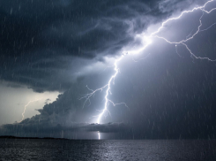 В Анапе объявлено штормовое предупреждение из-за ливней и ураганного ветра