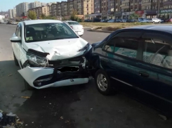 В Анапе сразу четыре автомобиля попали в ДТП: пострадал человек