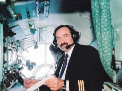 На взлете из Анапы в двигатель самолета попал баклан, садиться было некуда - внизу море