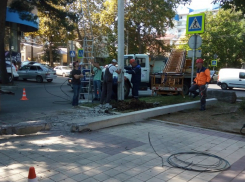 В Анапе в результате ДТП машина снесла бетонный столб