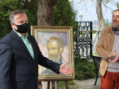 Петербуржец Владимир Лабутов передал свою картину в Анапский музей