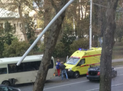 На въезде в Анапу - авария:  свободна только одна полоса